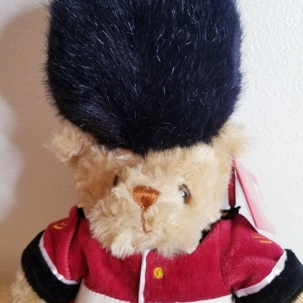 Nwt keel toys kindon guardsman bear plush